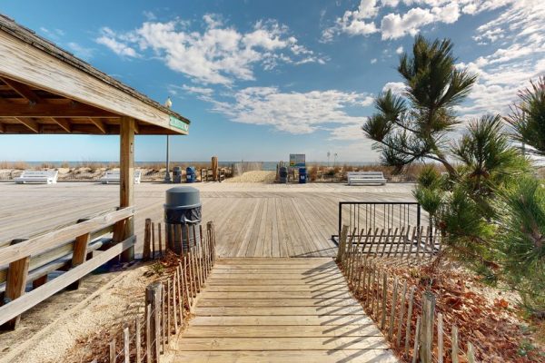 Wilm+Ave+Boardwalk+Entrance+-+Above-The-Dunes-101-S-Boardwalk-Staircase